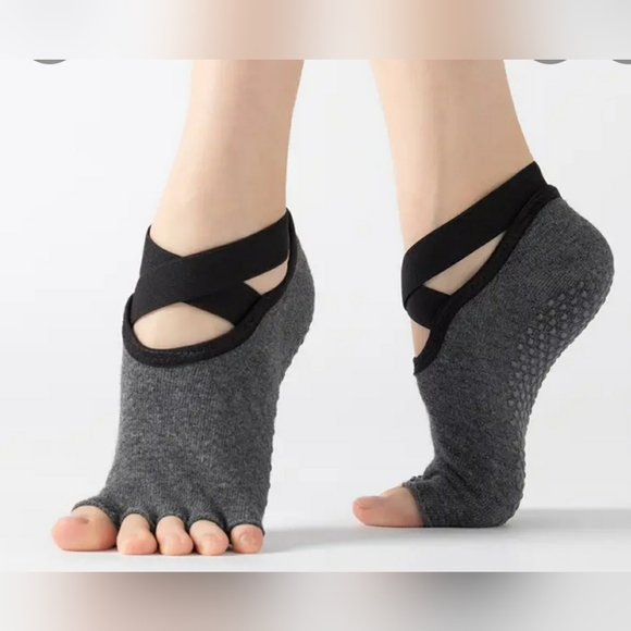 GREY PEDICURE NON SLIP /YOGA WORKOUT SOCKS/SLIPPERS OPEN TOE 1 PAIR - Picture 2 of 5
